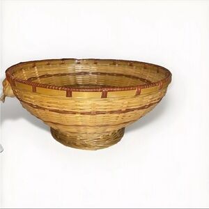 Round Footed Wicker Bread Basket Centerpiece‎ 12’Inch Diameter. 5 Inch Tall.